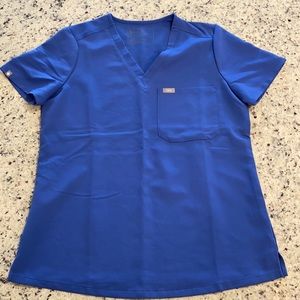 FIGS Catarina One Pocket Scrub Top
